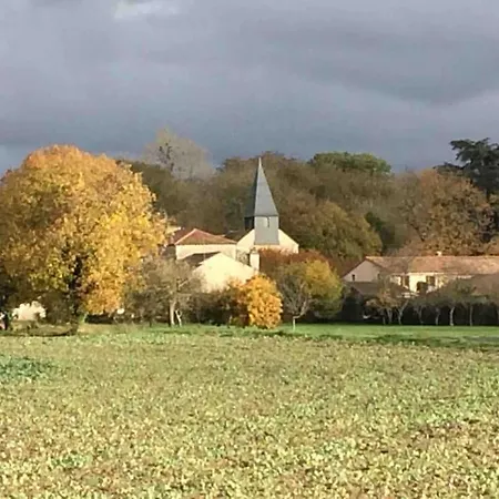 Des Lavandieres En Bordure De Vienne Salles-en-Toulon