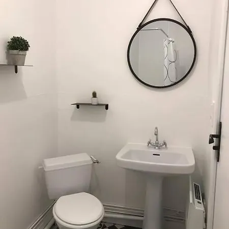 Des Lavandieres En Bordure De Vienne Salles-en-Toulon