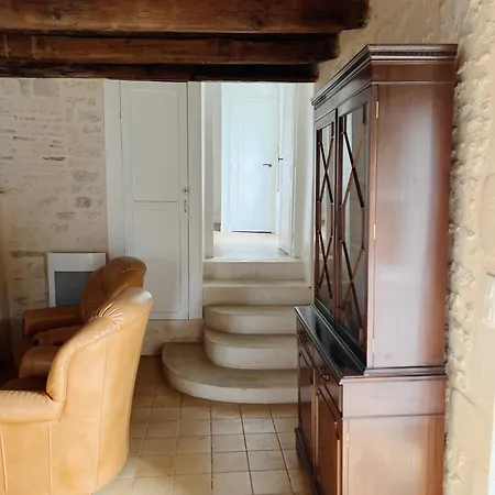 Des Lavandieres En Bordure De Vienne * Salles-en-Toulon