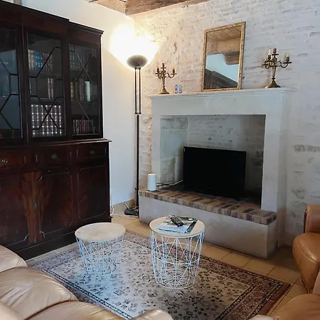 Des Lavandieres En Bordure De Vienne Salles-en-Toulon