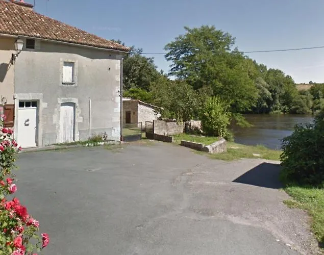 Des Lavandieres En Bordure De Vienne *