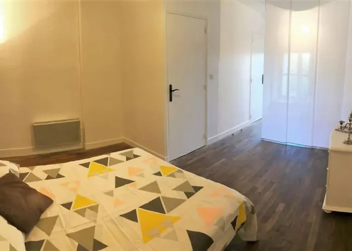 Des Lavandieres En Bordure De Vienne Сasa de vacaciones Salles-en-Toulon