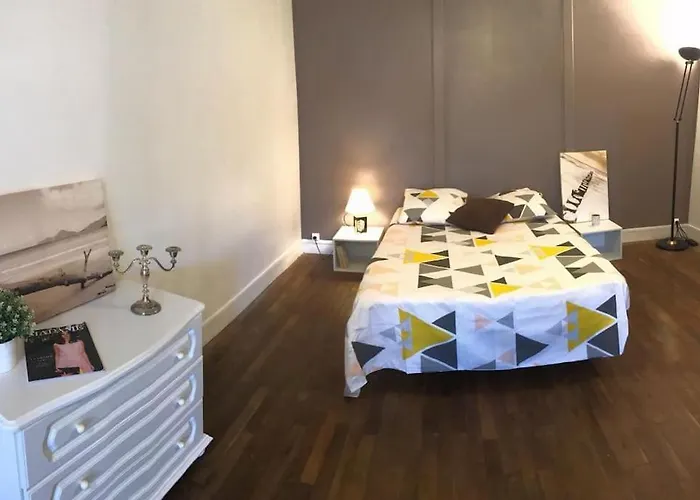 Des Lavandieres En Bordure De Vienne Сasa de vacaciones Salles-en-Toulon