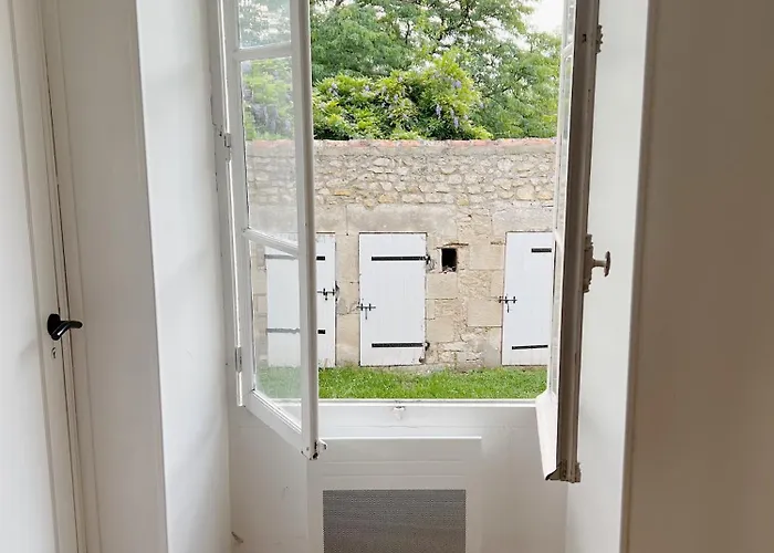 Des Lavandieres En Bordure De Vienne Сasa de vacaciones Salles-en-Toulon