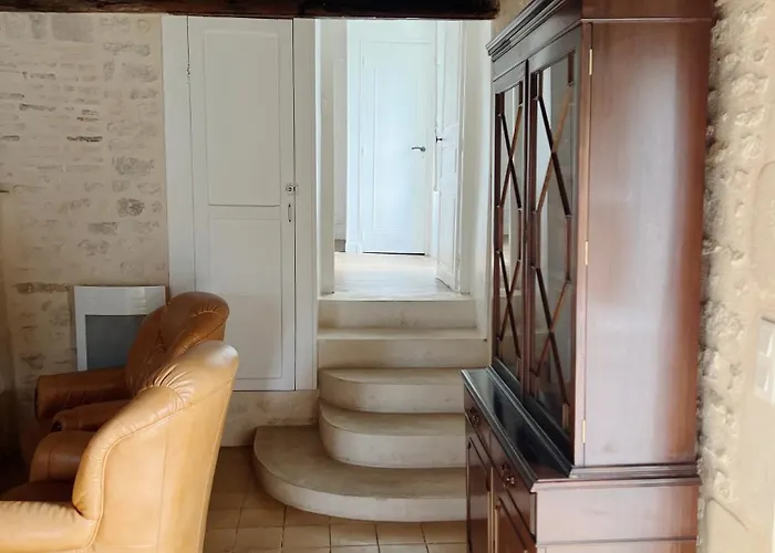 Des Lavandieres En Bordure De Vienne * Salles-en-Toulon