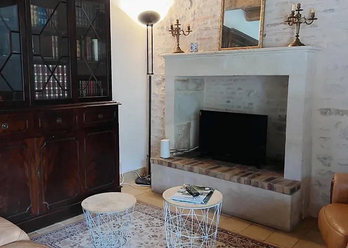 Des Lavandieres En Bordure De Vienne Salles-en-Toulon