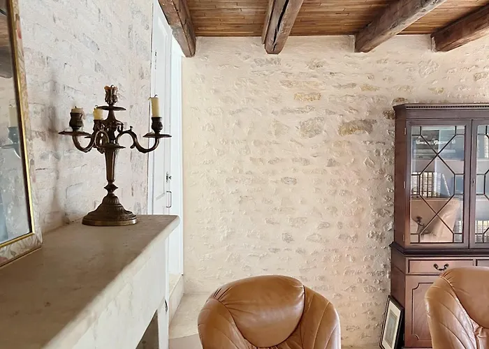 Des Lavandieres En Bordure De Vienne * Salles-en-Toulon